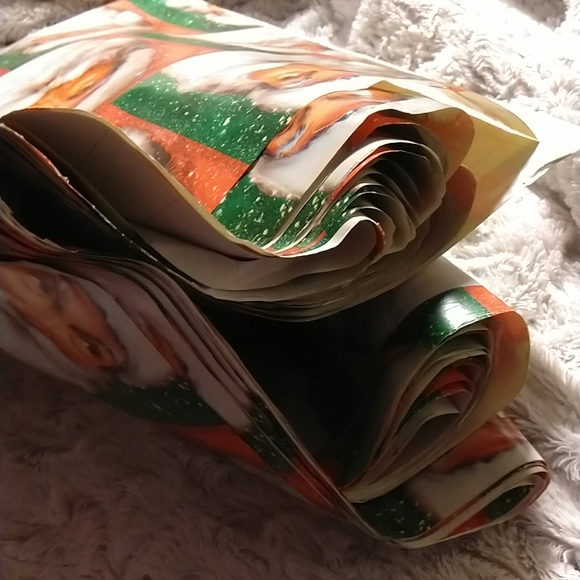 Vintage Christmas Wrapping Paper - Picture 8 of 10